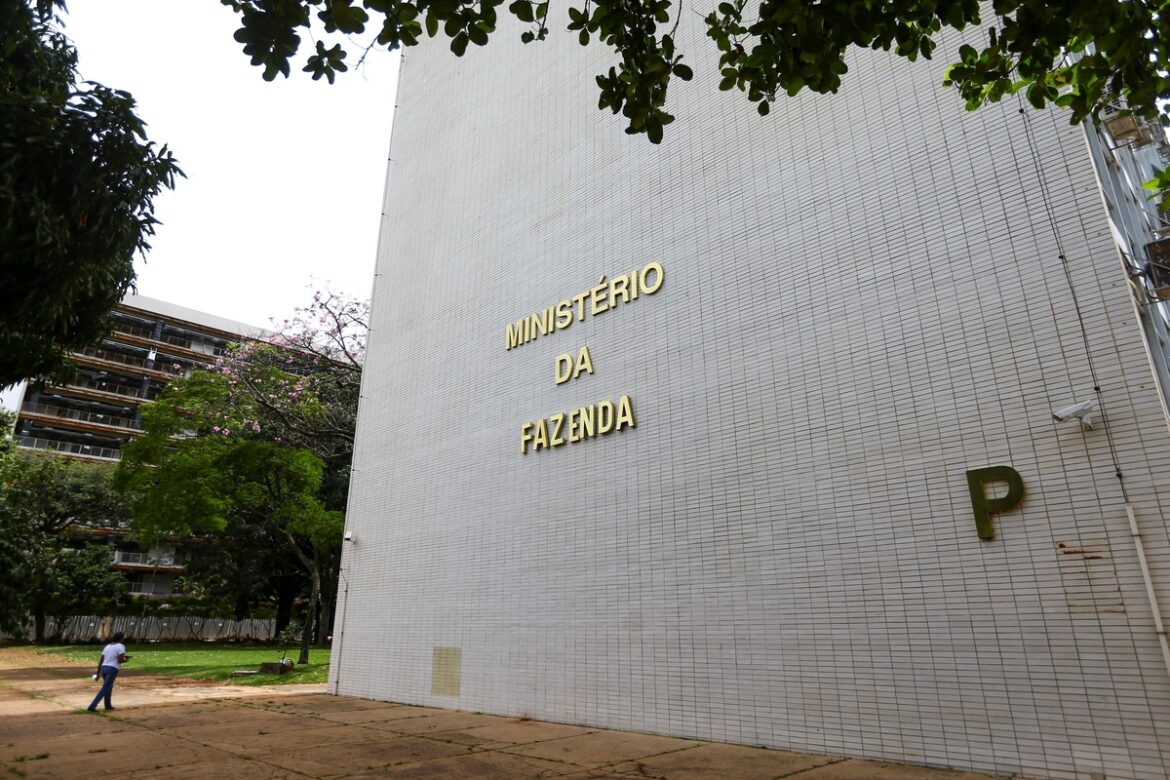Contador de Goiânia explica como abrir empresas em 24h