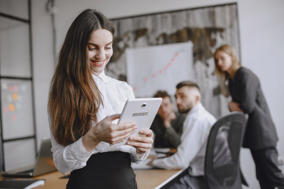 IA avança nas empresas brasileiras, uso em RH ainda é baixo